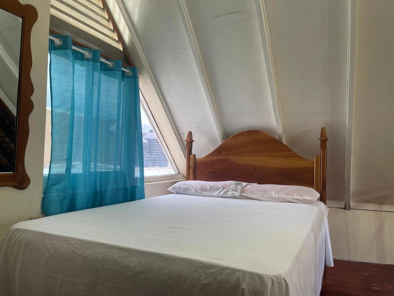 Oceanfront Condo W/ Free Parking + High Speed Wifi Negril Exterior foto