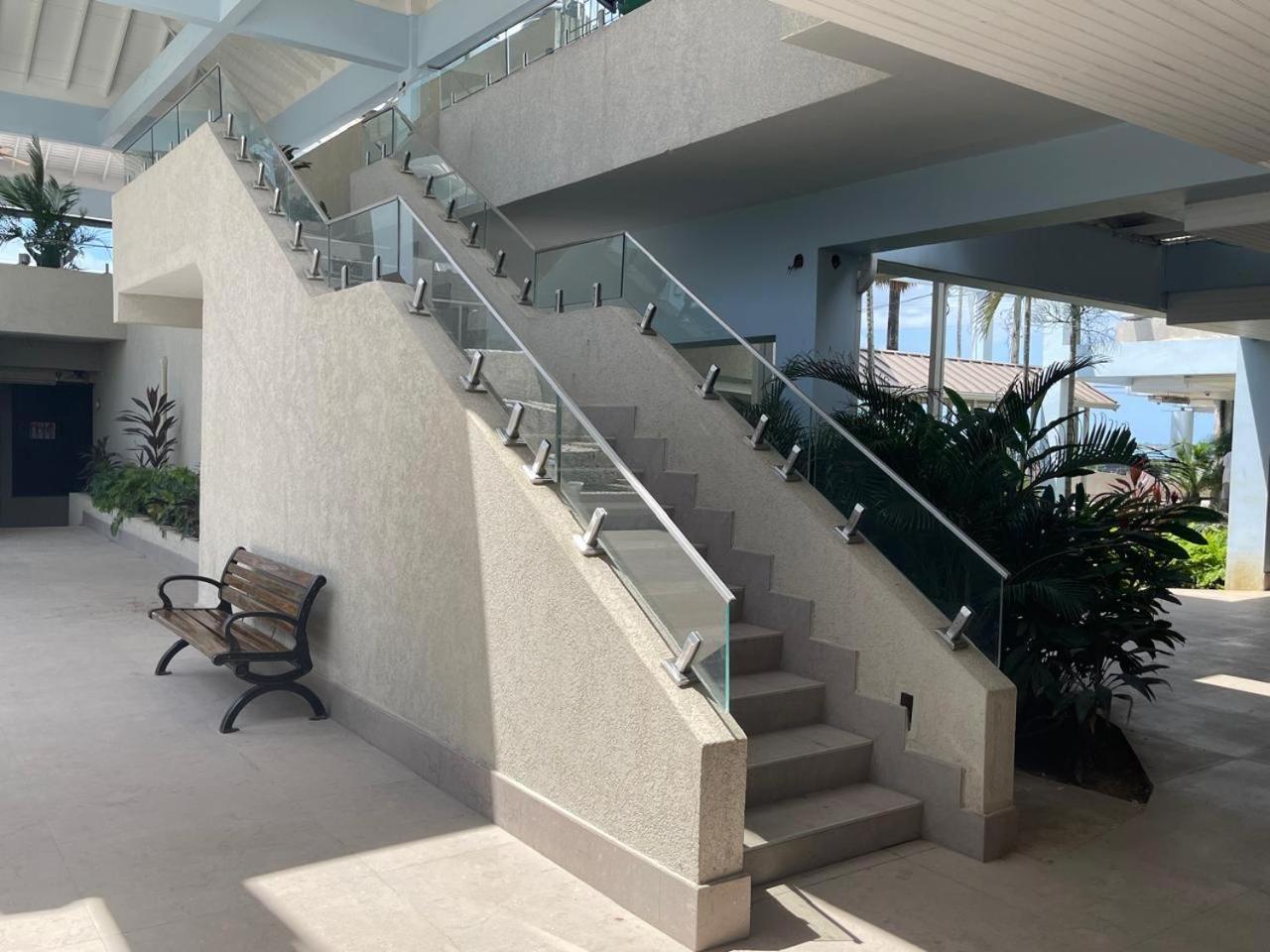 Oceanfront Condo W/ Free Parking + High Speed Wifi Negril Exterior foto